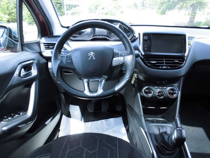 Peugeot 2008 Style 1,2l Benzin Klimaaut Navi Kamera Sitzh. AHZV